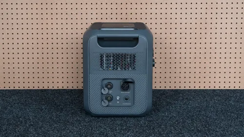 BLUETTI AC200L: left side ports