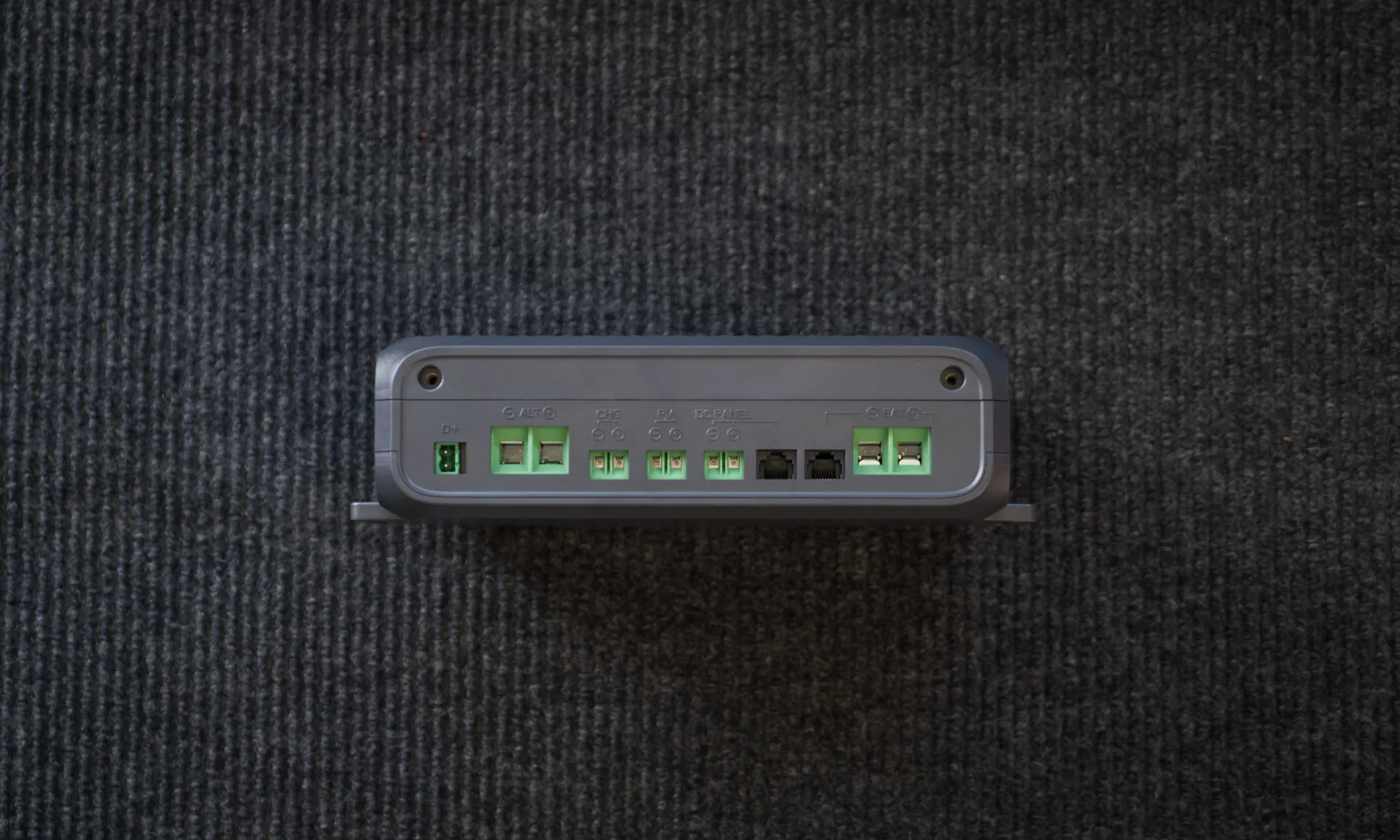 BLUETTI Charger 2: bottom ports