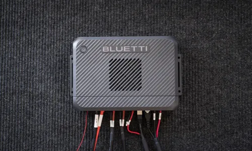 BLUETTI Charger 2: cables plugged in